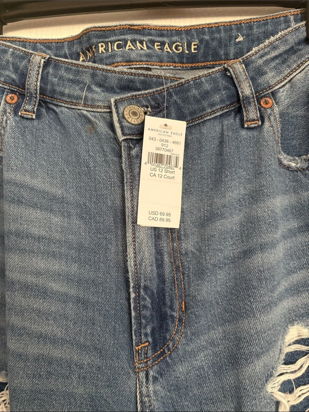 American Eagle Outfitters women’s mid Blue Distressed Relaxed/straight leg Jeans